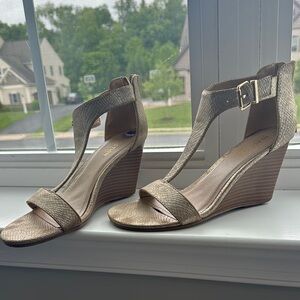 Vince Camuto Gold Wedge Sandals with T-Strap Design